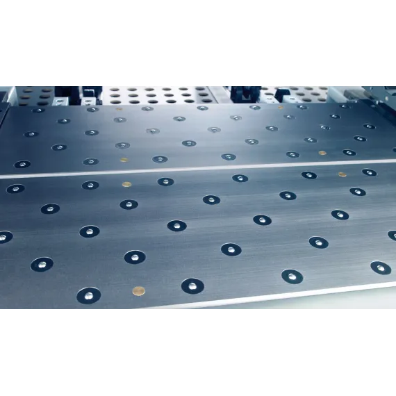 Platesager for plastbearbeding