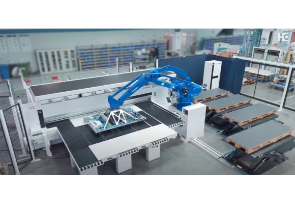 SAWTEQ S-200: Effektiv og fleksibel platesag fra HOMAG - nå også med robot